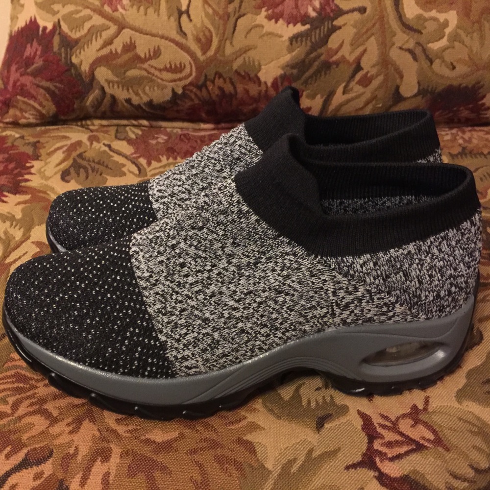 Pearl Zone Sweater Shoes BRAND NEW!! FITS 9/10